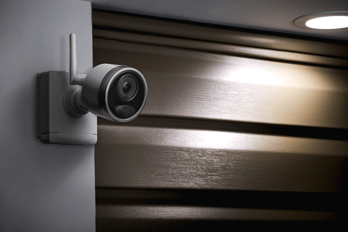 1080p HD Wire-Free Security Camera with 3-cell Power Pack - Lorex Corporation