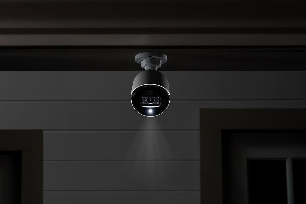 4K Ultra HD Active Deterrence Security Camera - Lorex Corporation