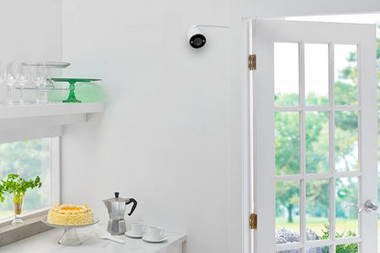 Lorex 2K Spotlight Indoor/Outdoor Wi-Fi Security Camera (32GB) - Lorex Corporation